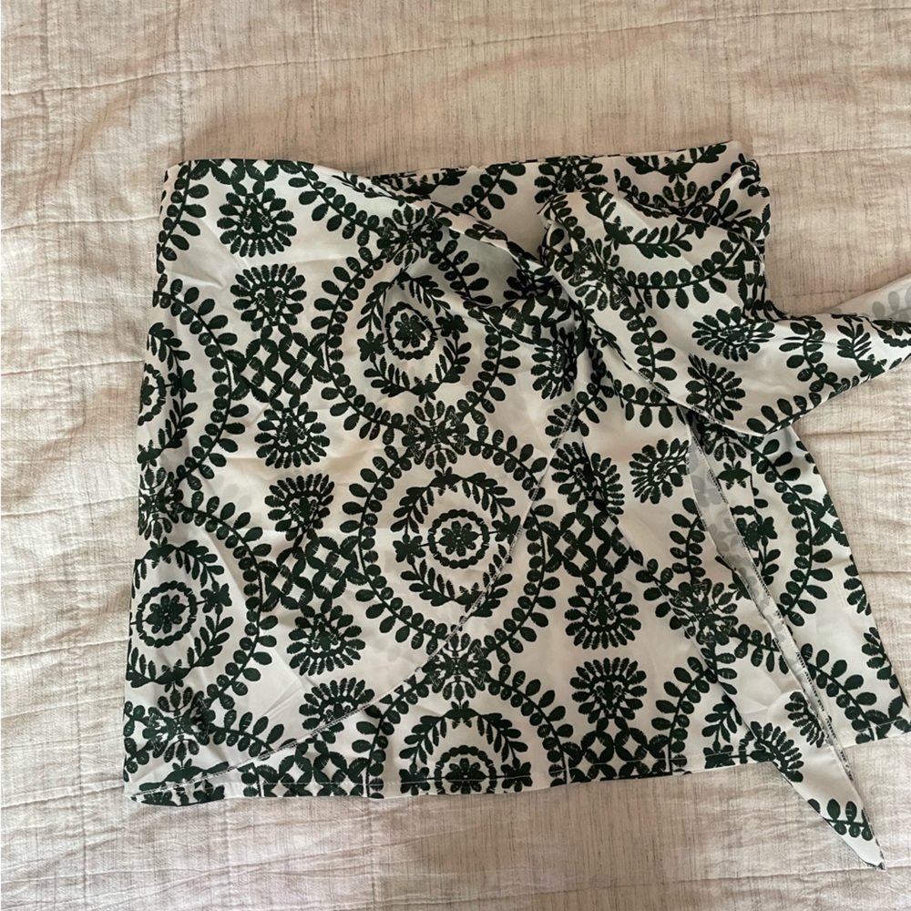 Elegant Green Patterned Mini Skirt